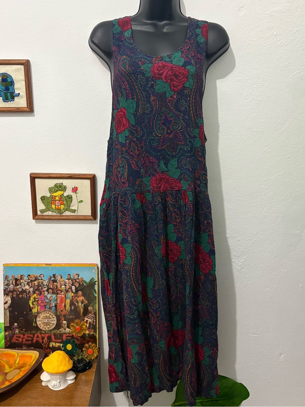 Women’s Vintage Floral Sleeveless Maxi Dress in Navy with Rose Paisley Print